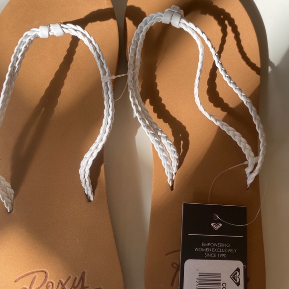 Ladies size 8 flip flops, tags attached.